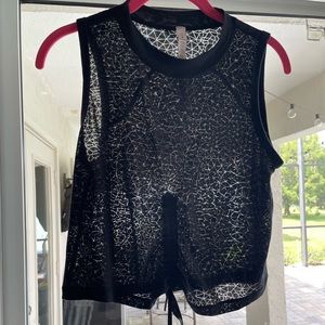 Lululemon light weight black tank size 4